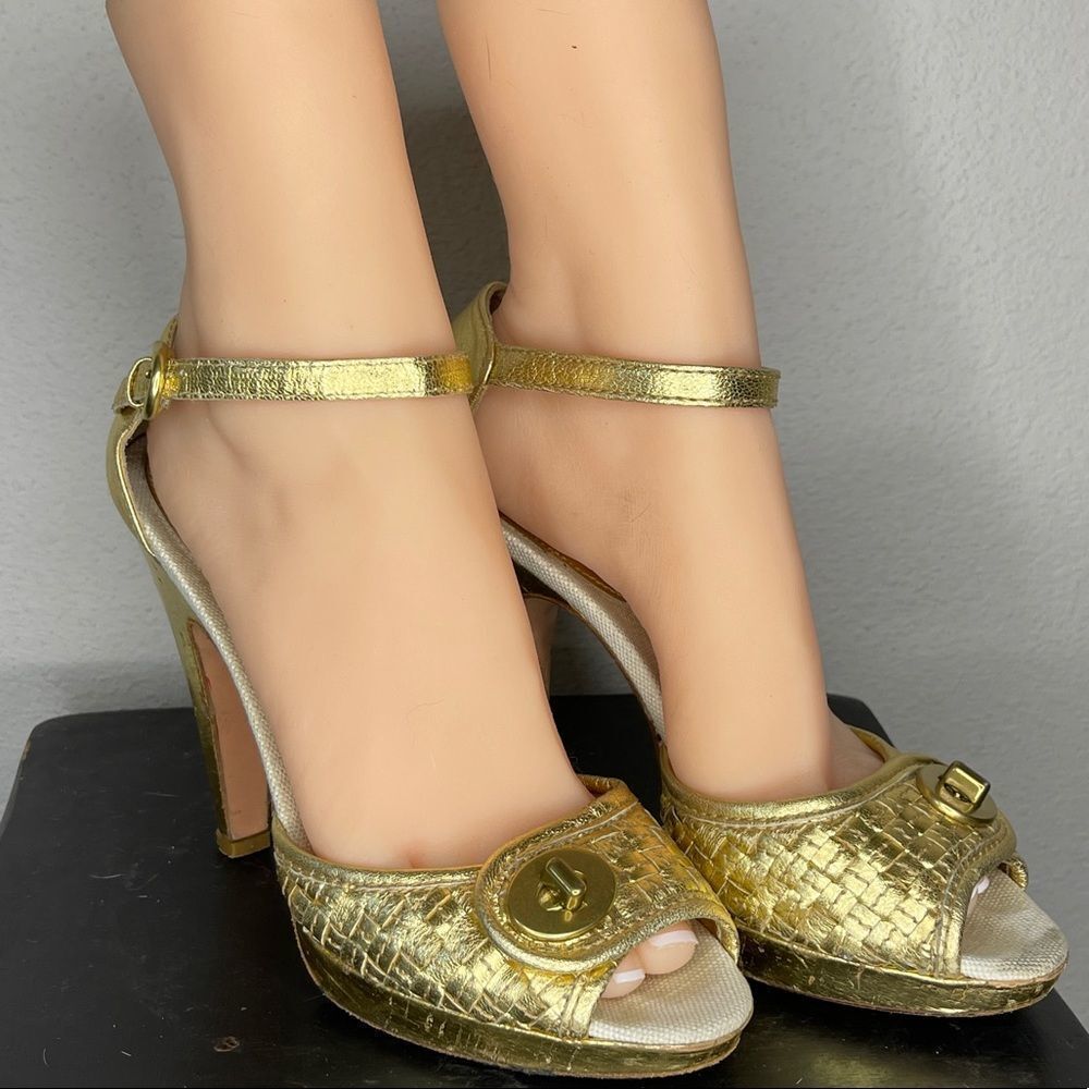 Coach Gold Leather‎ Heels - Picture 7 of 7